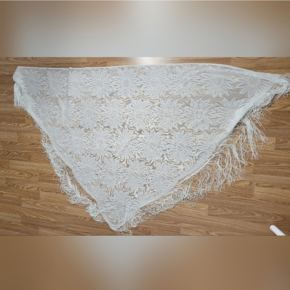 Chic Floral Lace Shawl